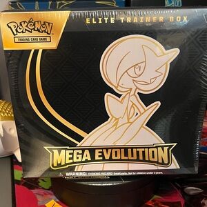 Pokémon TCG Mega Evolution Elite Trainer Box - Black & Gold
